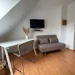 Twenge Retreat - Haus Naehe Stadt Und Flughafen Mit Garten, 3 Zimmer, Tv, Kueche, Bad Und Netflix * Altenhorst
