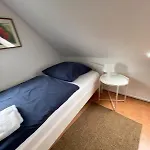 Twenge Retreat - Haus Naehe Stadt Und Flughafen Mit Garten, 3 Zimmer, Tv, Kueche, Bad Und Netflix Altenhorst
