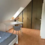 Twenge Retreat - Haus Naehe Stadt Und Flughafen Mit Garten, 3 Zimmer, Tv, Kueche, Bad Und Netflix Hébergement de vacances *