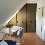 Twenge Retreat - Haus Naehe Stadt Und Flughafen Mit Garten, 3 Zimmer, Tv, Kueche, Bad Und Netflix * Altenhorst