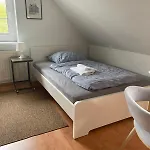 Twenge Retreat - Haus Naehe Stadt Und Flughafen Mit Garten, 3 Zimmer, Tv, Kueche, Bad Und Netflix *