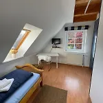 Twenge Retreat - Haus Naehe Stadt Und Flughafen Mit Garten, 3 Zimmer, Tv, Kueche, Bad Und Netflix