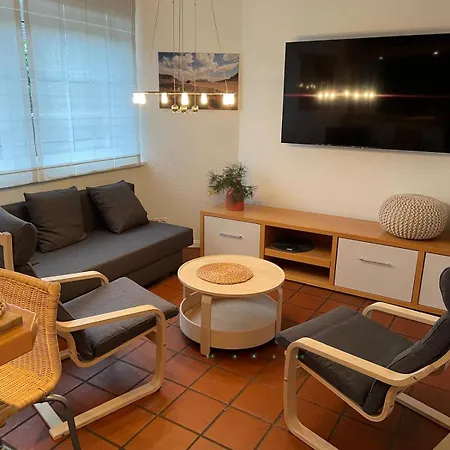 Twenge Retreat - Haus Naehe Stadt Und Flughafen Mit Garten, 3 Zimmer, Tv, Kueche, Bad Und Netflix