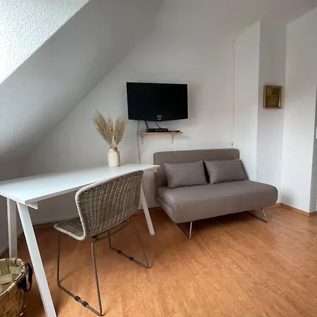Twenge Retreat - Haus Naehe Stadt Und Flughafen Mit Garten, 3 Zimmer, Tv, Kueche, Bad Und Netflix * Altenhorst