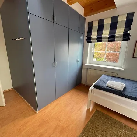 Twenge Retreat - Haus Naehe Stadt Und Flughafen Mit Garten, 3 Zimmer, Tv, Kueche, Bad Und Netflix