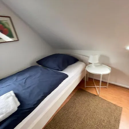 Twenge Retreat - Haus Naehe Stadt Und Flughafen Mit Garten, 3 Zimmer, Tv, Kueche, Bad Und Netflix Altenhorst