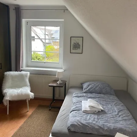 Twenge Retreat - Haus Naehe Stadt Und Flughafen Mit Garten, 3 Zimmer, Tv, Kueche, Bad Und Netflix
