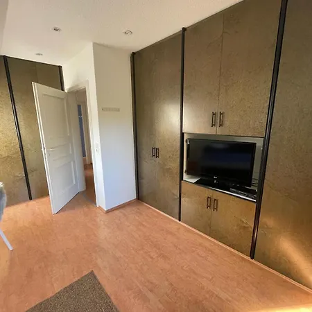 Twenge Retreat - Haus Naehe Stadt Und Flughafen Mit Garten, 3 Zimmer, Tv, Kueche, Bad Und Netflix Prázdninový dům *