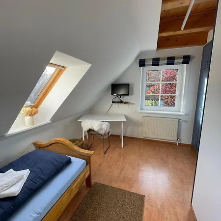 Twenge Retreat - Haus Naehe Stadt Und Flughafen Mit Garten, 3 Zimmer, Tv, Kueche, Bad Und Netflix