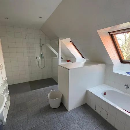 Twenge Retreat - Haus Naehe Stadt Und Flughafen Mit Garten, 3 Zimmer, Tv, Kueche, Bad Und Netflix 펜션 Altenhorst