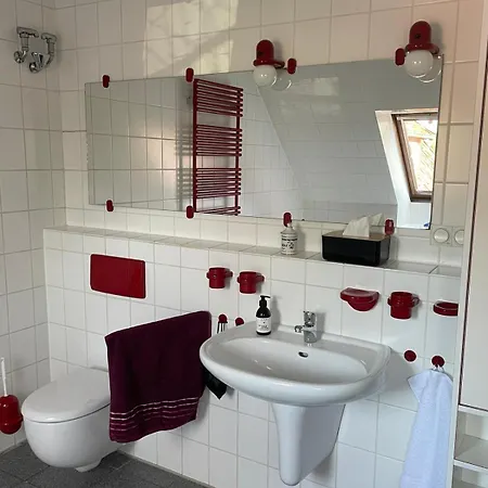 Prázdninový dům Twenge Retreat - Haus Naehe Stadt Und Flughafen Mit Garten, 3 Zimmer, Tv, Kueche, Bad Und Netflix Altenhorst