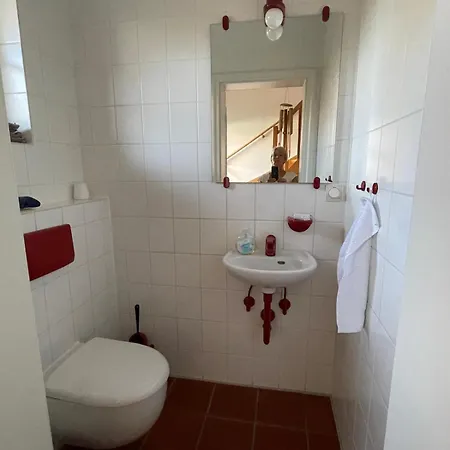 Twenge Retreat - Haus Naehe Stadt Und Flughafen Mit Garten, 3 Zimmer, Tv, Kueche, Bad Und Netflix Altenhorst