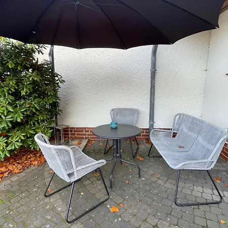 Twenge Retreat - Haus Naehe Stadt Und Flughafen Mit Garten, 3 Zimmer, Tv, Kueche, Bad Und Netflix * Altenhorst