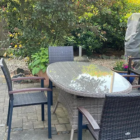 Twenge Retreat - Haus Naehe Stadt Und Flughafen Mit Garten, 3 Zimmer, Tv, Kueche, Bad Und Netflix Prázdninový dům Altenhorst