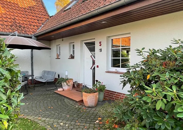 Twenge Retreat - Haus Naehe Stadt Und Flughafen Mit Garten, 3 Zimmer, Tv, Kueche, Bad Und Netflix Nyaraló *