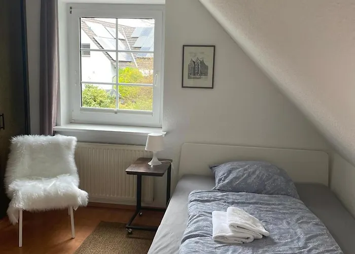 Twenge Retreat - Haus Naehe Stadt Und Flughafen Mit Garten, 3 Zimmer, Tv, Kueche, Bad Und Netflix