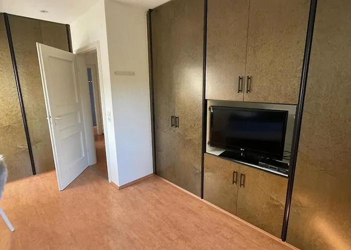 Twenge Retreat - Haus Naehe Stadt Und Flughafen Mit Garten, 3 Zimmer, Tv, Kueche, Bad Und Netflix Nyaraló *