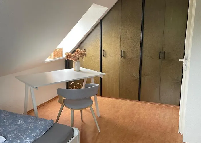 Twenge Retreat - Haus Naehe Stadt Und Flughafen Mit Garten, 3 Zimmer, Tv, Kueche, Bad Und Netflix Nyaraló *
