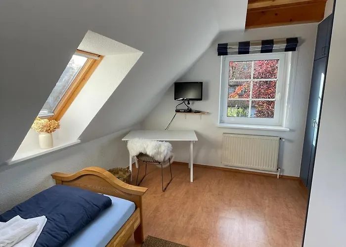 Twenge Retreat - Haus Naehe Stadt Und Flughafen Mit Garten, 3 Zimmer, Tv, Kueche, Bad Und Netflix