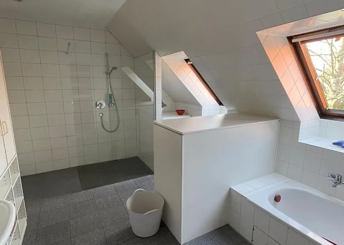 Twenge Retreat - Haus Naehe Stadt Und Flughafen Mit Garten, 3 Zimmer, Tv, Kueche, Bad Und Netflix Nyaraló Altenhorst