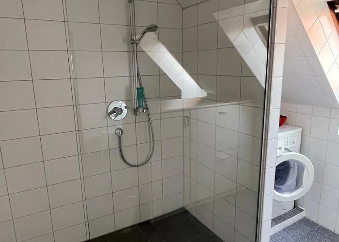 Twenge Retreat - Haus Naehe Stadt Und Flughafen Mit Garten, 3 Zimmer, Tv, Kueche, Bad Und Netflix Altenhorst