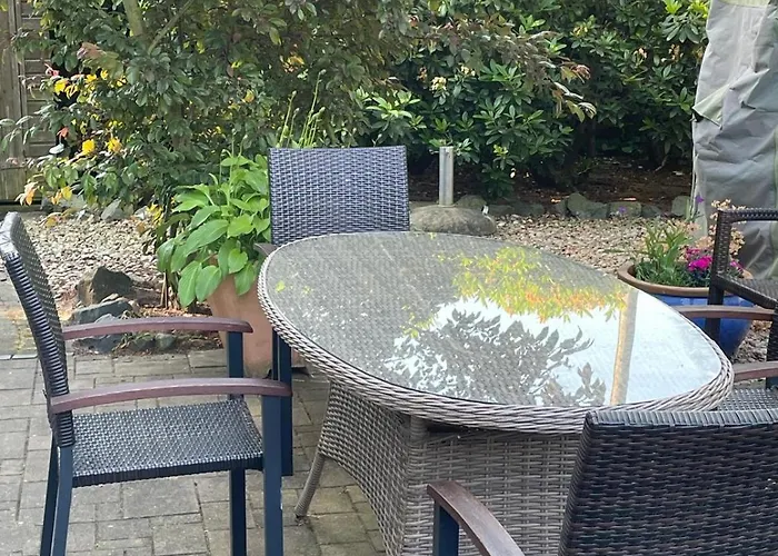 Twenge Retreat - Haus Naehe Stadt Und Flughafen Mit Garten, 3 Zimmer, Tv, Kueche, Bad Und Netflix Nyaraló Altenhorst
