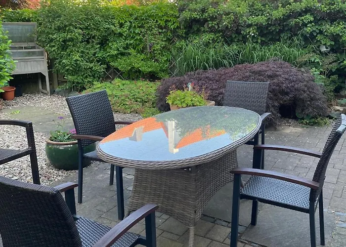Twenge Retreat - Haus Naehe Stadt Und Flughafen Mit Garten, 3 Zimmer, Tv, Kueche, Bad Und Netflix *