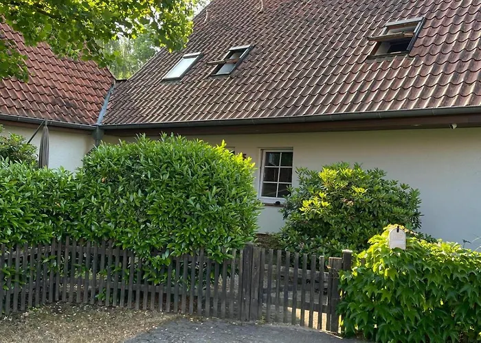 Twenge Retreat - Haus Naehe Stadt Und Flughafen Mit Garten, 3 Zimmer, Tv, Kueche, Bad Und Netflix Nyaraló